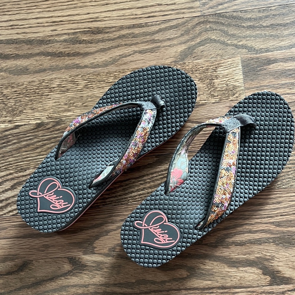 Juicy Couture gray Flip Flops with Multicolor Sequin Straps